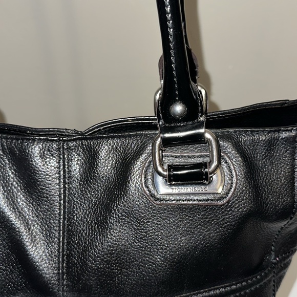 Tignanello Black Leather Large Tote EUC - Picture 2 of 11